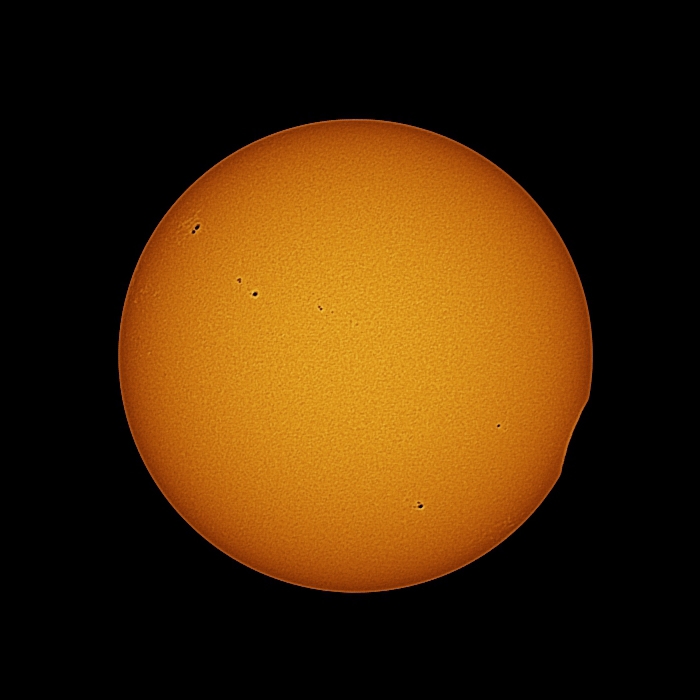 Het eerste hapje uit de zon tijdens totale zonsverduistering in Spanje 12 augustus 2026 (@Starhopper) Het eerste hapje uit de zon tijdens totale zonsverduistering in Spanje 12 augustus 2026 (@Starhopper)