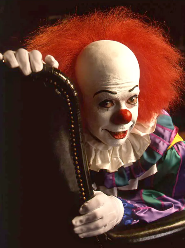 Tim Curry als Pennywise in It (1990)