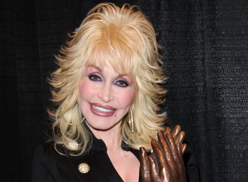De echte Dolly Parton (@Curtis Hilbun - https://creativecommons.org/licenses/by/3.0/) 