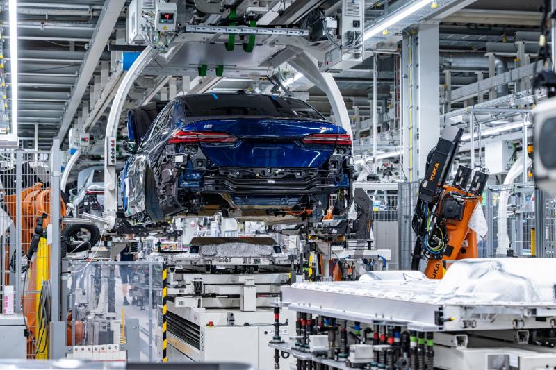 Assemblage BMW i5 (@BMW)