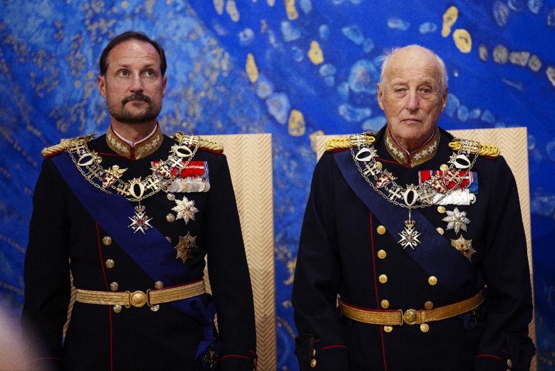 Het Noorse Koningshuis Haakon en Harald V in 2025 (@Sámediggi Sametinget - https://creativecommons.org/licenses/by/4.0/) Het Noorse Koningshuis Haakon en Harald V in 2025 (@Sámediggi Sametinget - https://creativecommons.org/licenses/by/4.0/)