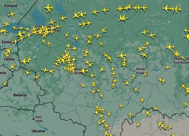 Deel vliegverkeer in Russisch luchtruim (@Flightradar - screenshot) Deel vliegverkeer in Russisch luchtruim (@Flightradar - screenshot)