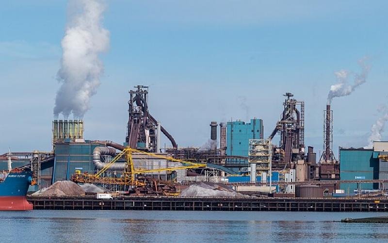 Tata Steel IJmuiden (@Raimond Spekking - crop - https://creativecommons.org/licenses/by-sa/4.0/) 