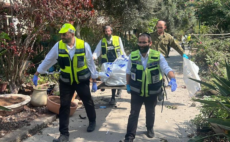 Slachtofferberging na aanslagen Hamas-terroristen op 7 oktober 2023 (@Spokesperson unit of ZAKA - https://creativecommons.org/licenses/by-sa/4.0/) 