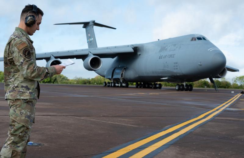 C-5M Super Galaxy op RAF Fairford luchtmachtbasis (@DVIDS ID 9391857 - U.S. Air Force ) C-5M Super Galaxy op RAF Fairford luchtmachtbasis (@DVIDS ID 9391857 - U.S. Air Force )