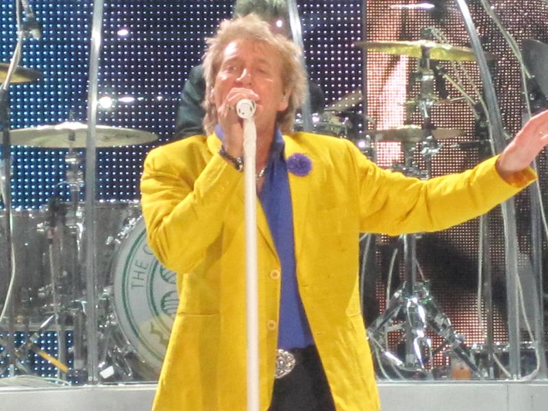 Rod Stewart (@Ian Dury - https://creativecommons.org/licenses/by-sa/3.0/) 