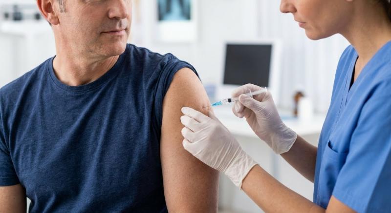 Jaarlijkse vaccinatie bij de huisarts (@Gemini-AI-impressie) 