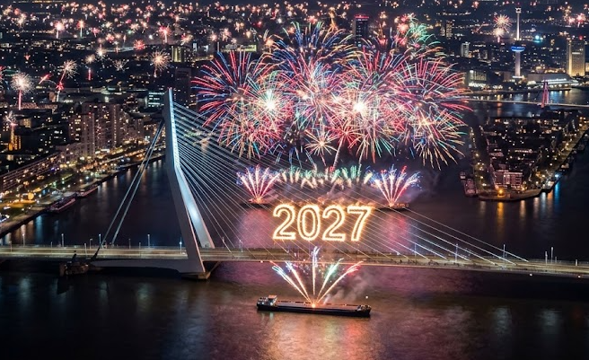 Veel vuurwerk dit jaar met oud en nieuw, maar ook alsnog een grote show (Afbeelding: Gemini AI / FOK.nl) Veel vuurwerk dit jaar met oud en nieuw, maar ook alsnog een grote show (Afbeelding: Gemini AI / FOK.nl)
